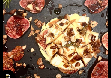 Branza Camembert cu smochine